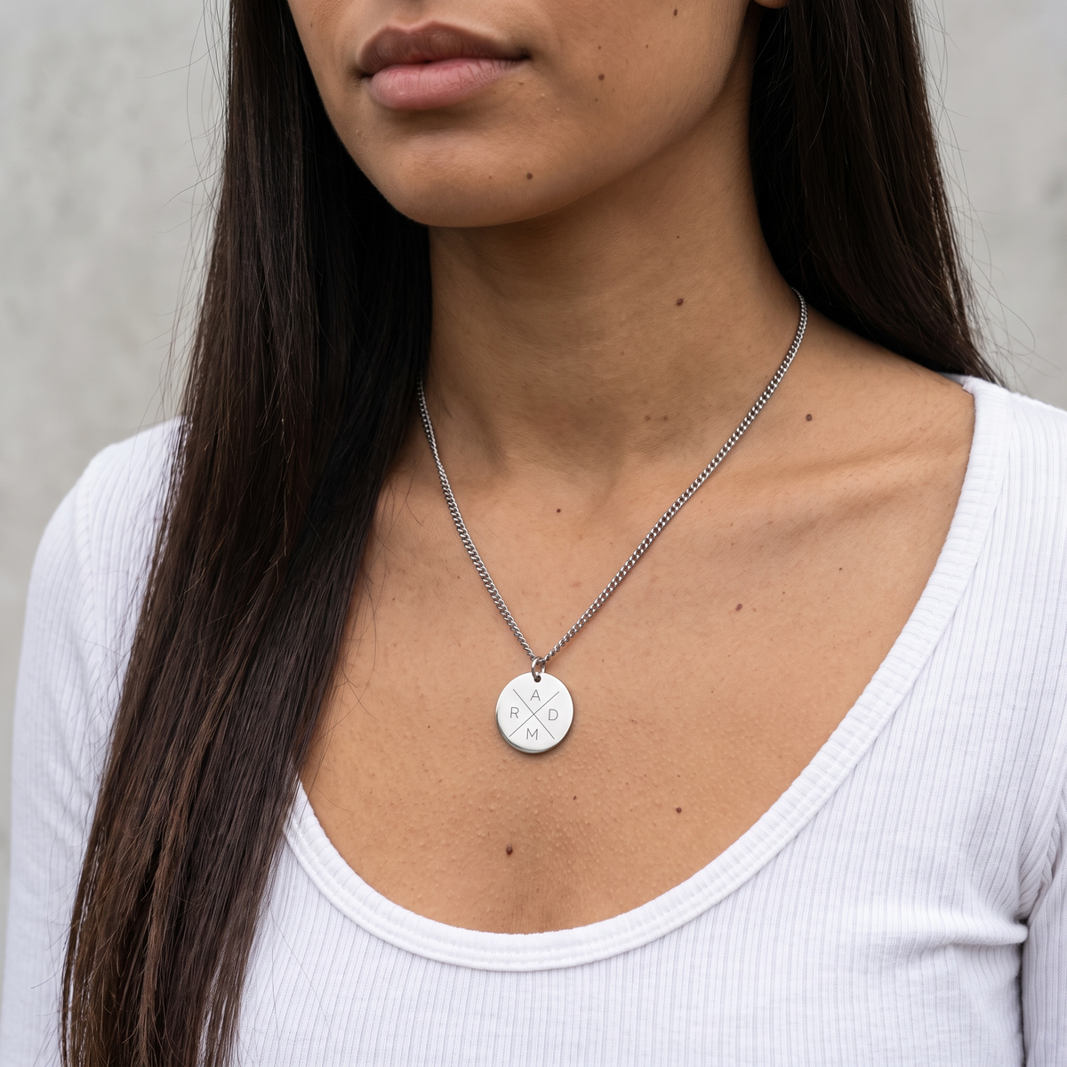 Collar Cruz con 4 Iniciales Grabadas
